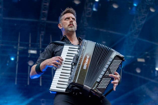 Dropkick Murphys, Tim Brennan, auf der Bühne beim Taubertal-Festival 2026 in Rothenburg ob der Tauber, Deutschland, am 7. August 2026. Copyright: HMBxMedia xHeikoxBecker