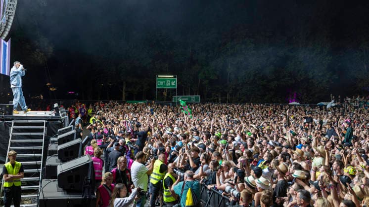 Sido performt vor begeistertem Publikum beim Taubertal-Festival 2026 in Rothenburg ob der Tauber, Deutschland, am 7. August 2026. Nacht-Aufnahme mit enthusiastischem Publikum. Copyright: HMBxMedia xHeikoxBecker