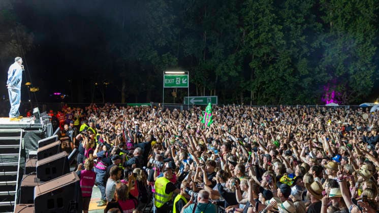 Sido performt vor begeistertem Publikum beim Taubertal-Festival 2026 in Rothenburg ob der Tauber, Deutschland, am 7. August 2026. Nacht-Aufnahme mit enthusiastischem Publikum. Copyright: HMBxMedia xHeikoxBecker