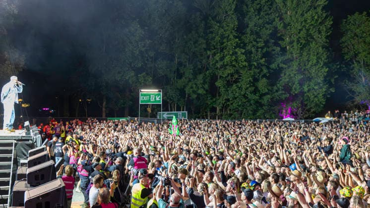 Sido performt vor begeistertem Publikum beim Taubertal-Festival 2026 in Rothenburg ob der Tauber, Deutschland, am 7. August 2026. Nacht-Aufnahme mit enthusiastischem Publikum. Copyright: HMBxMedia xHeikoxBecker