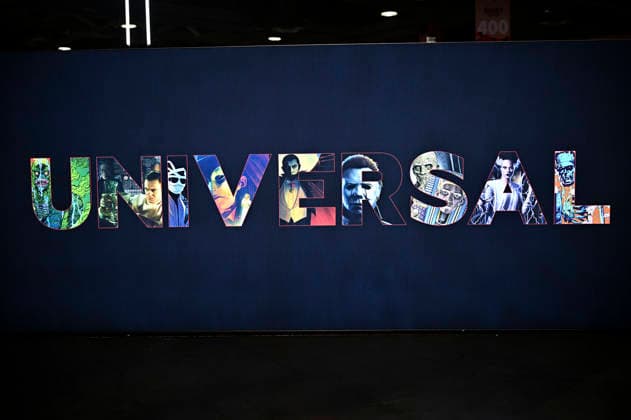 Universal Pictures Logo auf der Midsummer Scream - Halloween & Horror Convention im Long Beach Convention Center. Long Beach, 07.08.2026