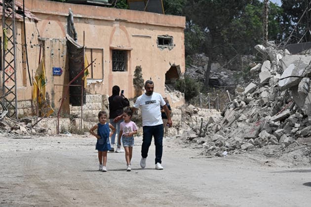 Israeli army enter Lebanon s Western Zawtar in violation of Framework Agreement WESTERN ZAWTAR, LEBANON - AUGUST 08: A view of debris of a building after Israeli forces re-entered the southern town of Western Zawtar overnight violating the Framework Agreement reached between Israel and Lebanon that envisions a phased withdrawal, in Zawtar al-Sharqiyah, Lebanon on August 08, 2026. Houssam Shbaro Anadolu Western Zawtar Lebanon. Editorial use only. Please get in touch for any other usage.  Copyright: x2026xAnadoluxHoussamxShbarox