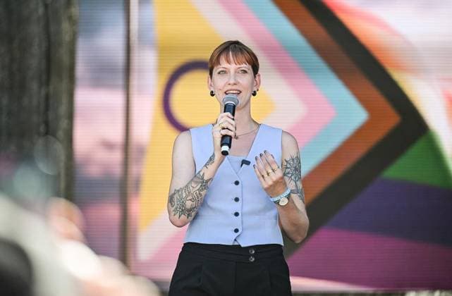 Ruhr Pride CSD ** NUR FÜR REDAKTIONELLE ZWECKE ** EDITORIAL USE ONLY **<p> Sophie Koch (SPD, Queer-Beauftragte der Bundesregierung ) bei der Ruhr Pride CSD am Samstag, 8. August 2026 in Essen. Tausende nehmen an der Queeren Parade teil. Deutschland NRW Essen Copyright: VladimirxWegener