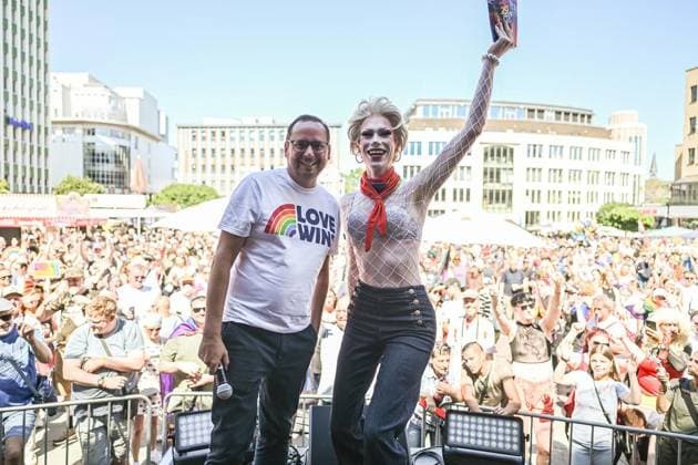 Ruhr Pride CSD ** NUR FÜR REDAKTIONELLE ZWECKE ** EDITORIAL USE ONLY **<p>Thomas Kufen (Oberbürgermeister der Stadt Essen 1.v.l) bei der Ruhr Pride CSD am Samstag, 8. August 2026 in Essen. Tausende nehmen an der Queeren Parade teil. Deutschland NRW Essen Copyright: VladimirxWegener