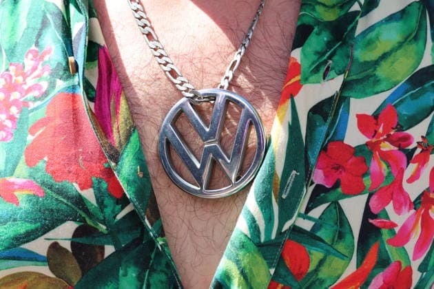 08.08.2026 Schweiz Zuerich 33. Street Parade.Bild ,Raver mit VW Emblem ,Volkswagen Halskette.