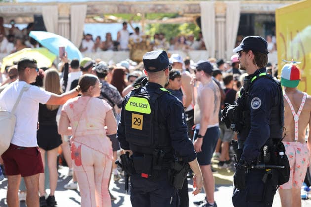 08.08.2026 Zuerich , SCHWEIZ, 33. Streetparade Zuerich Polizei unter den Teilnehmern