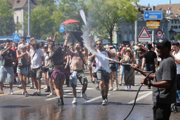 08.08.2026 Zuerich , SCHWEIZ, 33. Streetparade Zuerich Abkuehlung fuer die Teilnehmer