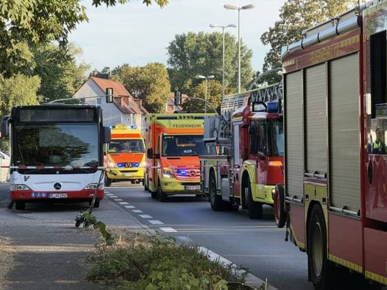 Brückenspringer mutmaßlich nach sprung nicht mehr aufgetaucht - Großeinsatz am Rhein-Herne Kanal - Nähe der Cranger Kirmes - Recklinghäuser Straßenbrücke 7aIMG: 0568837 Brückenspringer mutmaßlich nach sprung nicht mehr aufgetaucht - Großeinsatz am Rhein-Herne Kanal - Nähe der Cranger Kirmes - Recklinghäuser StraßenbrückeNordrhein-Westfalen, Herne Copyright: 7aktuell.dex xMarcxGruber 0568837 20260808_7a_express_20260808_9604_568837