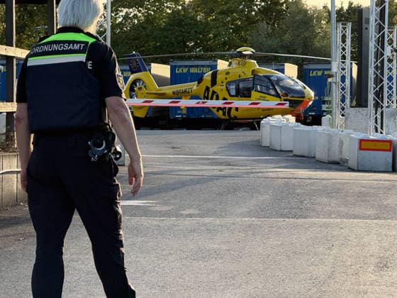 Brückenspringer mutmaßlich nach sprung nicht mehr aufgetaucht - Großeinsatz am Rhein-Herne Kanal - Nähe der Cranger Kirmes - Recklinghäuser Straßenbrücke 7aIMG: 0568864 Brückenspringer mutmaßlich nach sprung nicht mehr aufgetaucht - Großeinsatz am Rhein-Herne Kanal - Nähe der Cranger Kirmes - Recklinghäuser StraßenbrückeNordrhein-Westfalen, Herne Copyright: 7aktuell.dex xMarcxGruber 0568864 20260808_7a_express_20260808_9604_568864