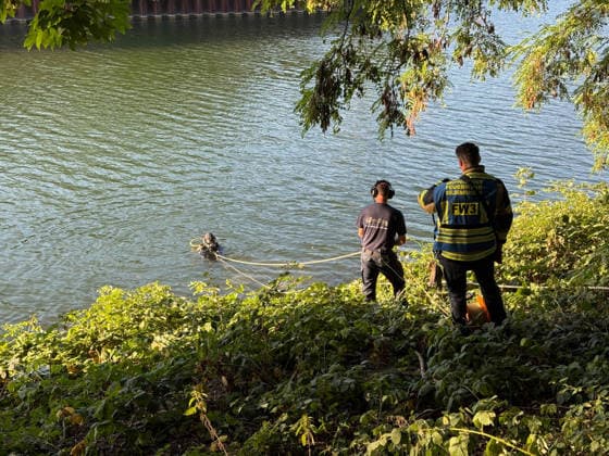 News Bilder des Tages Brückenspringer mutmaßlich nach sprung nicht mehr aufgetaucht - Großeinsatz am Rhein-Herne Kanal - Nähe der Cranger Kirmes - Recklinghäuser Straßenbrücke 7aIMG: 0568869 Brückenspringer mutmaßlich nach sprung nicht mehr aufgetaucht - Großeinsatz am Rhein-Herne Kanal - Nähe der Cranger Kirmes - Recklinghäuser StraßenbrückeNordrhein-Westfalen, Herne Copyright: 7aktuell.dex xMarcxGruber 0568869 20260808_7a_express_20260808_9604_568869