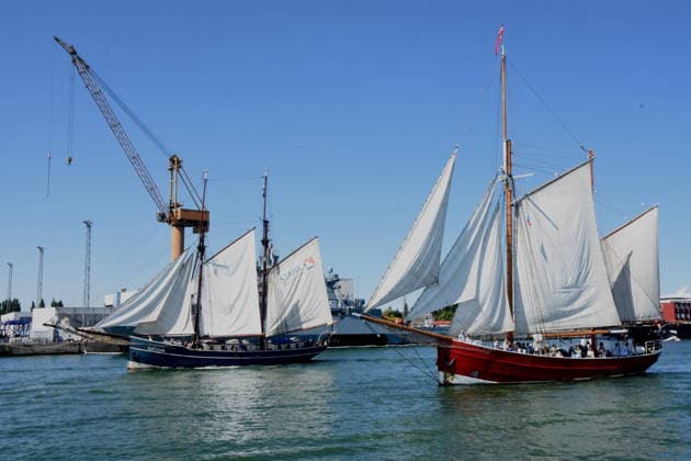 Segelschiffe Passagiere Warnemuende Ostsee 08.08.2026 Hafen 35 .Hanse Sail-Treffen von Segelschiffen und Schiffen Foto Warnemuende Ostsee