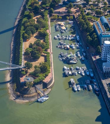 Luftbild, Niedrigwasser im Medienhafen Düsseldorf, historisches Niedrigwasser am Rhein, Unterbilk, Düsseldorf, Ruhrgebiet, Nordrhein-Westfalen, Deutschland !ACHTUNGxMINDESTHONORARx60xEURO!