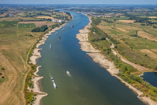 Luftbild, historisches Niedrigwasser am Rhein, Hurendeich, Kleve, Ruhrgebiet, Nordrhein-Westfalen, Deutschland !ACHTUNGxMINDESTHONORARx60xEURO!