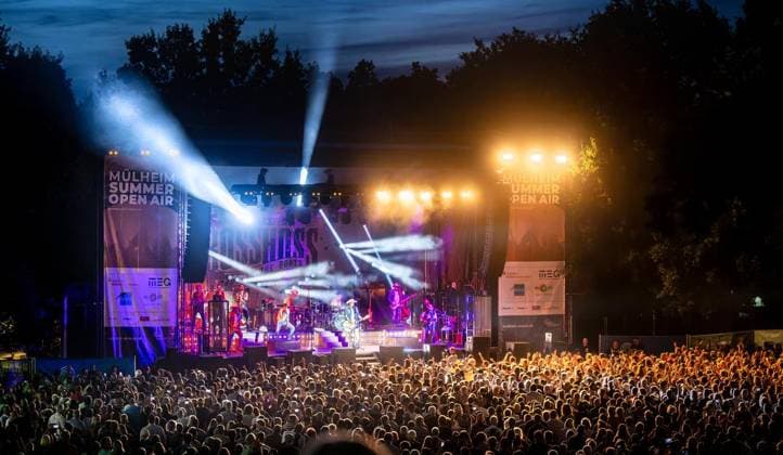 Summer Open Air in Mülheim an der Ruhr ** NUR FÜR REDAKTIONELLE ZWECKE ** EDITORIAL USE ONLY **<p>Insgesamt 5000 Menschen verfolgen am Samstagabend, 08.08.2026, den Auftritt der Band Boss Hoss und der Vorgruppe Rebel Tell beim Mülheim Summer Open Air auf der Wiese am Schloß Broich in Mülheim an der Ruhr. Deutschland NRW Mülheim an der Ruhr Copyright: MartinxMöller