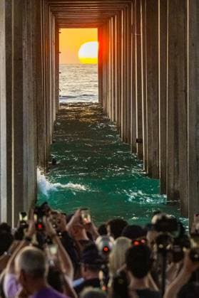 August 8, 2026, San Diego, California, United States: People gather at Scripps Pier to photograph Scrippshenge on Saturday, August 8, 2026, in San Diego, California. San Diego United States - ZUMAs197 20260808_aaa_s197_218 Copyright: xWaixLeexMichaelxHox