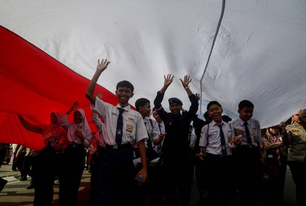August 9, 2026, Bogor, West Java, Indonesia: Students take part in carrying a 500-metre-long national flag as they marched through the streets of Bogor, West Java, during the ˜Merah Putih™ Festival parade ahead of Indonesia™s 81st Independence Day celebrations. Bogor Indonesia  - ZUMAa216 20260809_zip_a216_005 Copyright: xAdrianaxAdiex