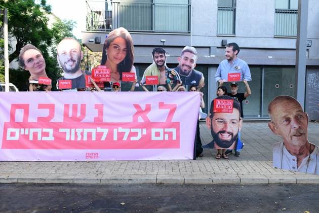Activists Rally Outside Likud Headquarters in Tel Aviv TEL AVIV, Israel August 9, 2026: Activists demonstrate outside the headquarters of Israel™s ruling Likud party in Tel Aviv, calling for the establishment of a state commission of inquiry to investigate the circumstances and failures surrounding the October 7, 2023 attack. Demonstrators demand an official investigation into the events and the decisions made before and during the attack. Tel-Aviv Israel Copyright: x xTomerxNeubergx xJNAxPressx