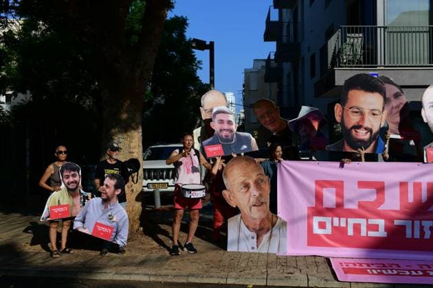 Activists Rally Outside Likud Headquarters in Tel Aviv TEL AVIV, Israel August 9, 2026: Activists demonstrate outside the headquarters of Israel™s ruling Likud party in Tel Aviv, calling for the establishment of a state commission of inquiry to investigate the circumstances and failures surrounding the October 7, 2023 attack. Demonstrators demand an official investigation into the events and the decisions made before and during the attack. Tel-Aviv Israel Copyright: x xTomerxNeubergx xJNAxPressx