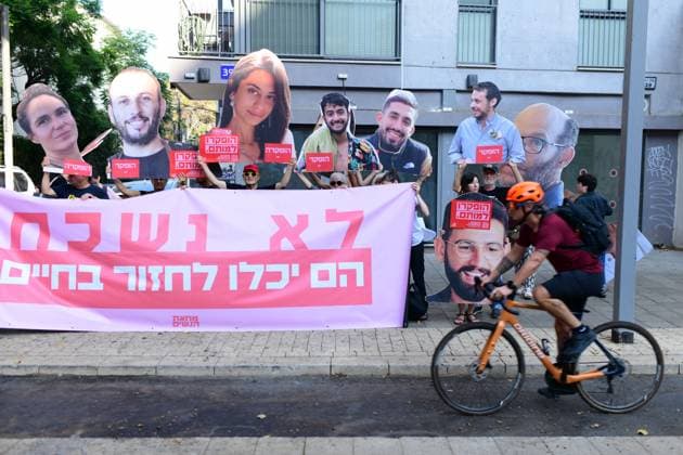 Activists Rally Outside Likud Headquarters in Tel Aviv TEL AVIV, Israel August 9, 2026: Activists demonstrate outside the headquarters of Israel™s ruling Likud party in Tel Aviv, calling for the establishment of a state commission of inquiry to investigate the circumstances and failures surrounding the October 7, 2023 attack. Demonstrators demand an official investigation into the events and the decisions made before and during the attack. Tel-Aviv Israel Copyright: x xTomerxNeubergx xJNAxPressx