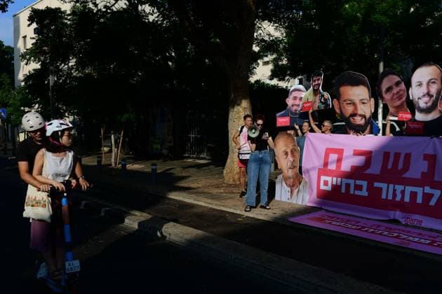 Activists Rally Outside Likud Headquarters in Tel Aviv TEL AVIV, Israel August 9, 2026: Activists demonstrate outside the headquarters of Israel™s ruling Likud party in Tel Aviv, calling for the establishment of a state commission of inquiry to investigate the circumstances and failures surrounding the October 7, 2023 attack. Demonstrators demand an official investigation into the events and the decisions made before and during the attack. Tel-Aviv Israel Copyright: x xTomerxNeubergx xJNAxPressx