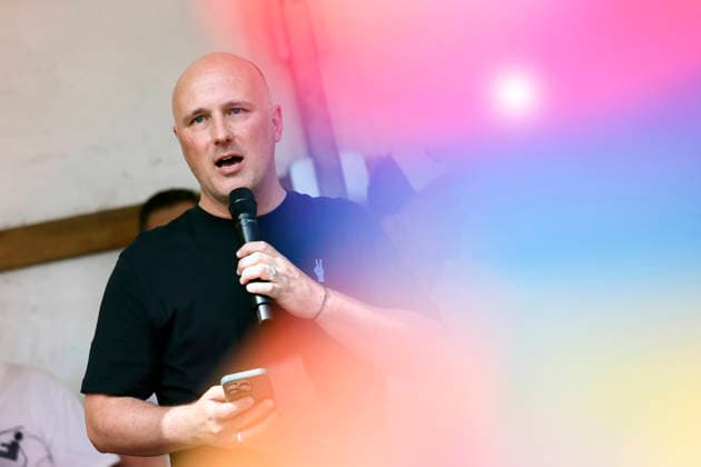 Politiker Sven Lehmann (Grüne), ehemaliger Queer-Beauftragter der Bundesregierung, beim Kölner Queer March unter dem Motto Köln zeigt Solidarität, Köln zeigt Haltung , eine Solidaritäts-Demonstration nach dem islamistischen Anschlag auf den CSD in Berlin. Köln, 09.08.2026 NRW Deutschland Copyright: xChristophxHardtx