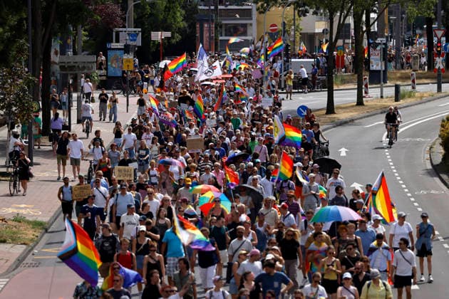 Impression vom Kölner Queer March unter dem Motto Köln zeigt Solidarität, Köln zeigt Haltung , eine Solidaritäts-Demonstration nach dem islamistischen Anschlag auf den CSD in Berlin. (Themenbild, Symbolbild) Köln, 09.08.2026 NRW Deutschland Copyright: xChristophxHardtx