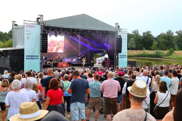 Konzert von Melissa Naschenweng beim Seebühnen Festival 2026 auf der Wilhelminenaue in Bayreuth