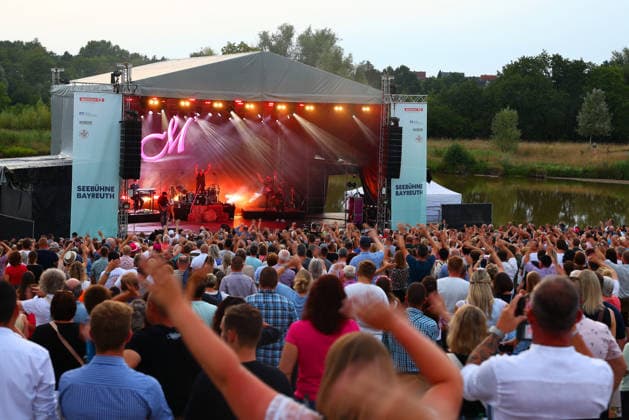 Konzert von Melissa Naschenweng beim Seebühnen Festival 2026 auf der Wilhelminenaue in Bayreuth