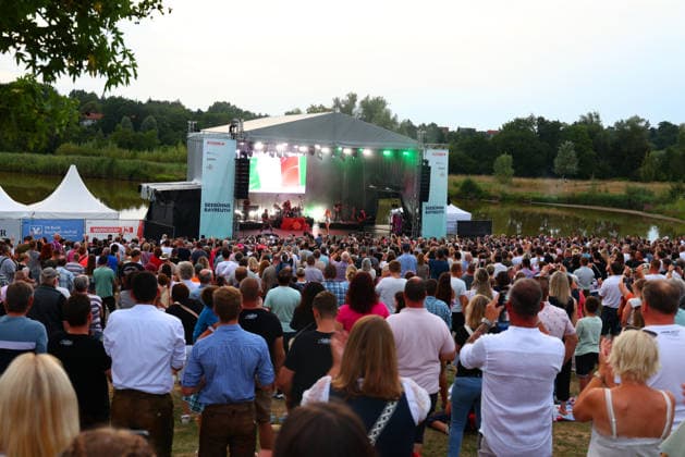Konzert von Melissa Naschenweng beim Seebühnen Festival 2026 auf der Wilhelminenaue in Bayreuth