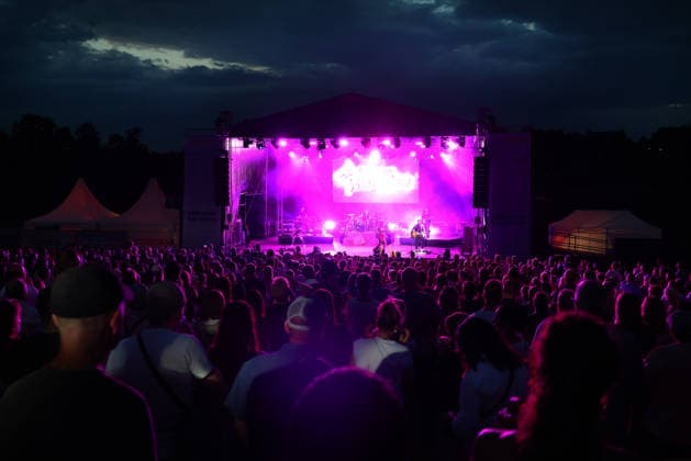 Konzert von Melissa Naschenweng beim Seebühnen Festival 2026 auf der Wilhelminenaue in Bayreuth