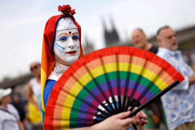 Impression vom Kölner Queer March unter dem Motto Köln zeigt Solidarität, Köln zeigt Haltung , eine Solidaritäts-Demonstration nach dem islamistischen Anschlag auf den CSD in Berlin. (Themenbild, Symbolbild) Köln, 09.08.2026 NRW Deutschland Copyright: xChristophxHardtx