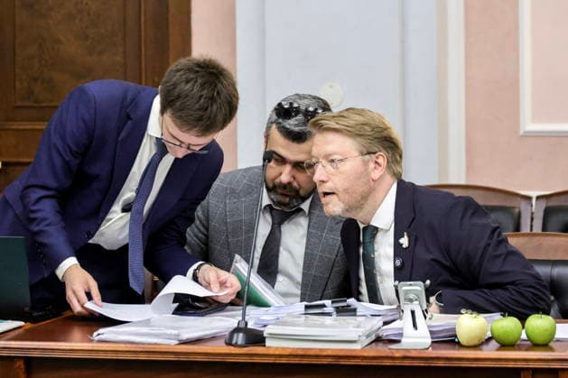 RUSSIA, MOSCOW - AUGUST 10, 2026: Yabloko Party Chairman Nikolai Rybakov (R) attends a hearing at the Russian Supreme Court on the Rodina Party™s bid to disqualify Yabloko from the 2026 State Duma election Moscow Russia  - ZUMAt113 20260810_zaa_t113_020 Copyright: xYevgenyxMessmanx