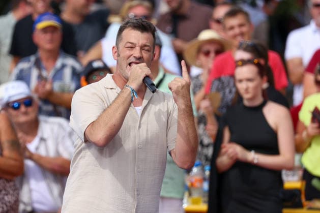 Rust, Deutschland 9.08.2026: Immer wieder Sonntags im Europa-Park Rust - 9.08.2026 Im Bild: Achim Petry auf der Bühne. Europapark Rust Baden Württemberg Copyright: xFotostandx xHettichx