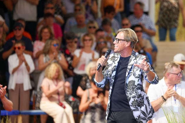 Rust, Deutschland 9.08.2026: Immer wieder Sonntags im Europa-Park Rust - 9.08.2026 Im Bild: Hansy Vogt auf der Bühne. Europapark Rust Baden Württemberg Copyright: xFotostandx xHettichx