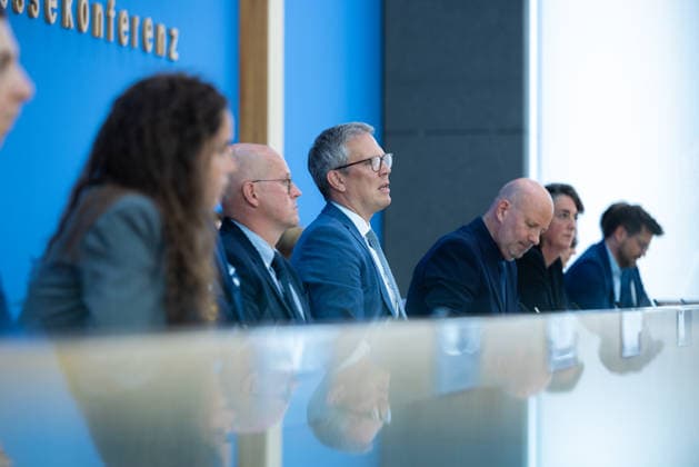 regierungspressekonferenz Deutschland, Berlin am 10. August 2026: Sebastian Hille, Stellvertretender Sprecher der Bundesregierung stellt sich der Presse in dem Saal der Bundespressekonferenz.