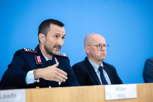 regierungspressekonferenz Deutschland, Berlin am 10. August 2026: Oberst i.G. Mitko Müller, Sprecher der Verteidigungsminister (Referatsleitung Bereich Presse, BMVg) stellt sich in der Bundespressekonferenz den Fragen der Presse.