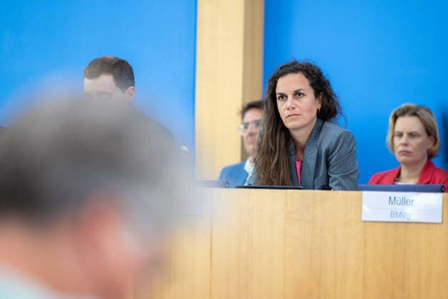 regierungspressekonferenz Deutschland, Berlin am 10. August 2026: Dr. Alma Laiadhi, Leiterin des Referats Presse (BMF) stellt sich in der Bundespressekonferenz den Fragen der Presse.