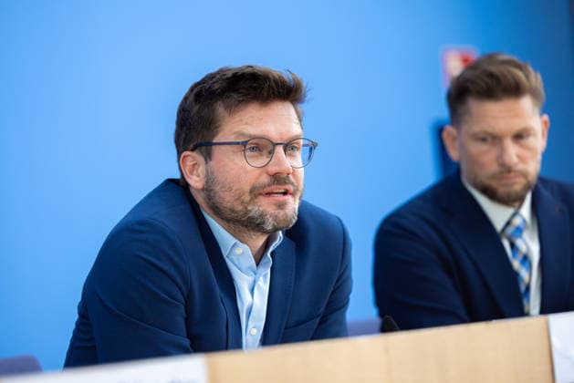 regierungspressekonferenz Deutschland, Berlin am 10. August 2026: Marius Mühlhausen,Stellvertretende Pressesprecher der Bundesministerium für Arbeit und Soziales (BMAS) stellt sich in der Bundespressekonferenz den Fragen der Presse