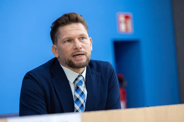 regierungspressekonferenz Deutschland, Berlin am 10. August 2026: Stephan Gabriel Haufe, Pressesprecher der Umweltministerium (BMUKN) stellt sich in der Bundespressekonferenz den Fragen der Presse