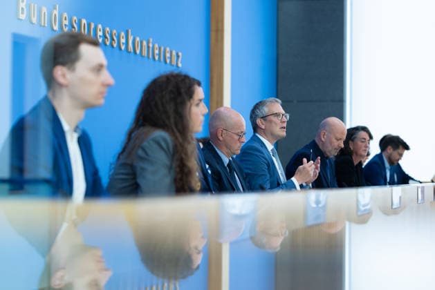 regierungspressekonferenz Deutschland, Berlin am 10. August 2026: Sebastian Hille, Stellvertretender Sprecher der Bundesregierung stellt sich der Presse in dem Saal der Bundespressekonferenz.