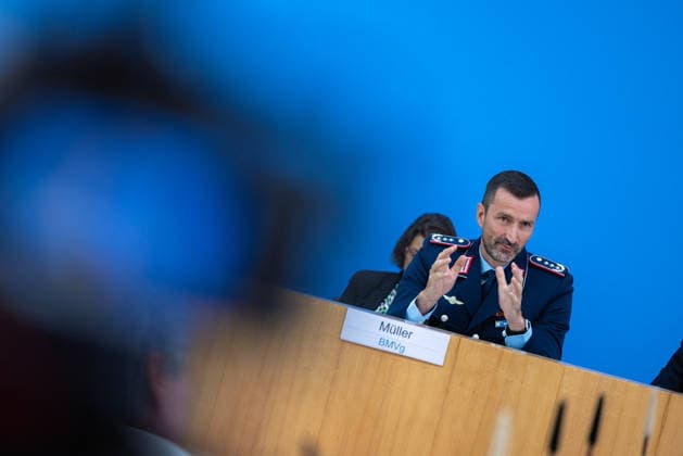 regierungspressekonferenz Deutschland, Berlin am 10. August 2026: Oberst i.G. Mitko Müller, Sprecher der Verteidigungsminister (Referatsleitung Bereich Presse, BMVg) stellt sich in der Bundespressekonferenz den Fragen der Presse.
