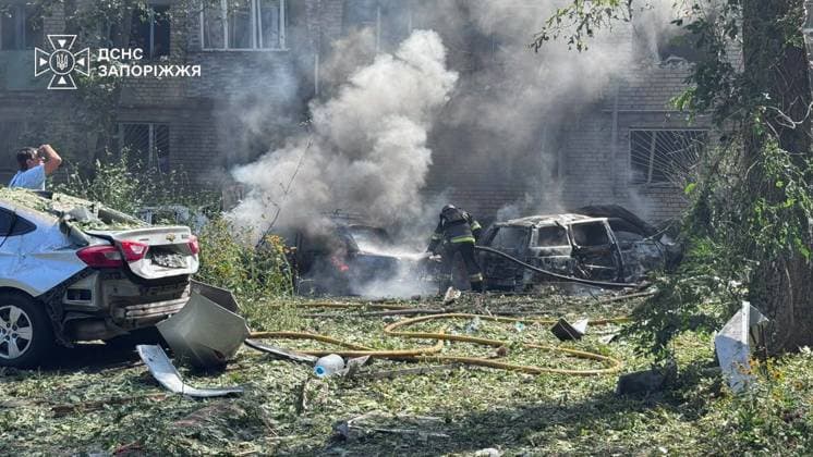 Four injured, including child, in Russian airstrikes on Zaporizhzhia ZAPORIZHZHIA, UKRAINE - AUGUST 10: (----EDITORIAL USE ONLY - MANDATORY CREDIT - STATE EMERGENCY SERVICE OF UKRAINE HANDOUT - NO MARKETING NO ADVERTISING CAMPAIGNS - DISTRIBUTED AS A SERVICE TO CLIENTS----) Emergency crews work at the scene following Russian airstrikes in Zaporizhzhia, Ukraine, on August 10, 2026. Four people, including a child, were injured in the strikes, which sparked fires on the roof of a five-story residential building and in four passenger cars. Several multi-story residential buildings, non-residential structures and more than 10 vehicles were damaged by the blast wave and shrapnel. Rescuers extinguished all fires. State Emergency Service of Ukr Copyright: x2026xAnadoluxStatexEmergencyxServicexofxUkrainex xHandoutx