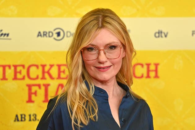 Johanna Christine GEHLEN (Schauspielerin), Einzelbild,angeschnittenes Einzelmotiv,Portraet,Portrait,Porträt. Weltpremiere STECKERLFISCHFIASKO am 10.08.20226 im Mathaeser Kino in Muenchen. Roter Teppich,Red Carpet.