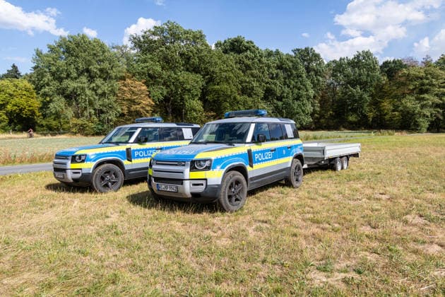 Vier Feuer lodern im Wald Fläche von mehreren Tausend Quadratmetern betroffen Ferienhaussiedlung nur knapp verschont In Rodenbach brennt es seit dem 10.08.2026 an vier Stellen im Wald zwischen den Ortsteilen Ober- und Niederrodenbach. Nach aktuellen Informationen erstreckt sich das Feuer auf einer Fläche von mehreren Tausend Quadratmetern, die Ursache ist zunächst unklar. Das Feuer breitete sich zunächst auch in Richtung einer nahegelegenen Ferienhaussiedlung aus, blieb dieser jedoch dank des Eingreifens der Feuerwehr fern. Die Löscharbeiten dauern nach aktuellen Informationen an, im Einsatz sind umfangreiche Feuerwehrkräfte auch aus dem benachbarten Aschaffenburg. Rodenbach Hessen Deutschland