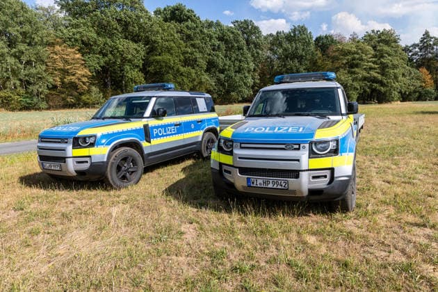 Vier Feuer lodern im Wald Fläche von mehreren Tausend Quadratmetern betroffen Ferienhaussiedlung nur knapp verschont In Rodenbach brennt es seit dem 10.08.2026 an vier Stellen im Wald zwischen den Ortsteilen Ober- und Niederrodenbach. Nach aktuellen Informationen erstreckt sich das Feuer auf einer Fläche von mehreren Tausend Quadratmetern, die Ursache ist zunächst unklar. Das Feuer breitete sich zunächst auch in Richtung einer nahegelegenen Ferienhaussiedlung aus, blieb dieser jedoch dank des Eingreifens der Feuerwehr fern. Die Löscharbeiten dauern nach aktuellen Informationen an, im Einsatz sind umfangreiche Feuerwehrkräfte auch aus dem benachbarten Aschaffenburg. Rodenbach Hessen Deutschland