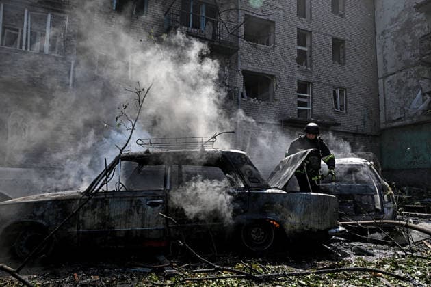 A rescuer extinguishes a fire in a car destroyed by a Russian air strike, Zaporizhzhia, Ukraine, August 10, 2026. Russian forces attacked civilian infrastructure in the regional capital and the Zaporizhzhia district with guided aerial bombs. Apartment blocks and private houses were damaged, and cars were wrecked. At least 24 people were injured, including two children. (Photo by Dmytro Smolienko Ukrinform) Russian army attacks Zaporizhzhia with guided bombs again  Copyright: xDmytroxSmolienkox