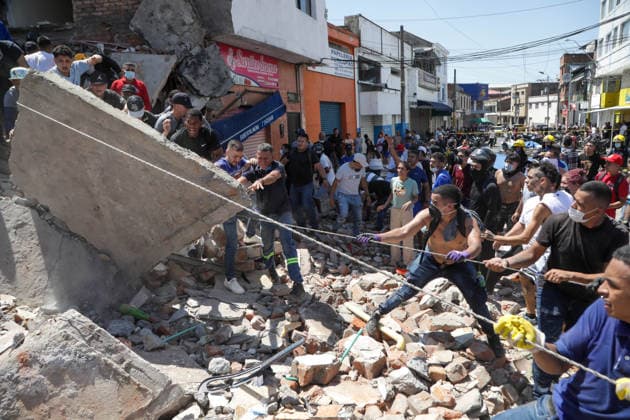 7.1-Magnitude Earthquake in Colombia Santiago de Cali, August 10, 2026 The building located at Carrera 24 and Calle 9 in the capital of Valle del Cauca collapsed due to the earthquake that struck the country today, Firefighters, police, and Cali residents are searching through the rubble for survivors. Photos by Samir Rojas, El Tiempo. EDITORIAL USE ONLY  Copyright: xGDA ElxTiempo Colombia-xTodosxlosxderechosxreservados.xProhibidoxelxusoxoxreproducci&oacute;nxdexestaximagenxenxColombiax I.ROJASx etcpic098770