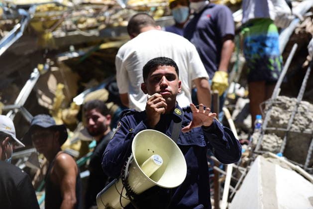111 killed, 87 injured as magnitude 7.4 earthquake strikes Colombia CALI, COLOMBIA - AUGUST 10: Emergency crews carry out search, rescue and evacuation operations across Cali after a magnitude 7.4 earthquake struck western Colombia, on August 10, 2026 in Cali, Colombia. Preliminary reports indicate that several structures collapsed, buildings and roads were damaged, and some public services were temporarily disrupted. Hospitals activated emergency plans to treat the injured, while technical teams began assessing damaged buildings as authorities warned residents to avoid unsafe structures and remain alert for aftershocks. Edwin Rodriguez Pipicano Anadolu Cali Colombia. Editorial use only. Please get in touch for any other usage.  Copyright: x2026xAnadoluxEdwinxRodriguezxPipicanox