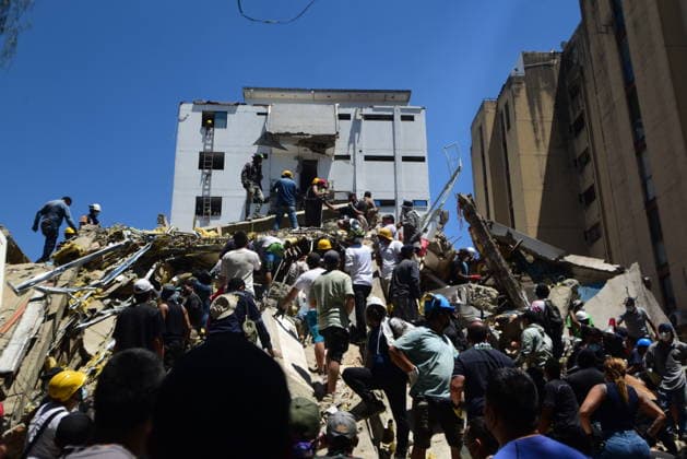 111 killed, 87 injured as magnitude 7.4 earthquake strikes Colombia CALI, COLOMBIA - AUGUST 10: Emergency crews carry out search, rescue and evacuation operations across Cali after a magnitude 7.4 earthquake struck western Colombia, on August 10, 2026 in Cali, Colombia. Preliminary reports indicate that several structures collapsed, buildings and roads were damaged, and some public services were temporarily disrupted. Hospitals activated emergency plans to treat the injured, while technical teams began assessing damaged buildings as authorities warned residents to avoid unsafe structures and remain alert for aftershocks. Edwin Rodriguez Pipicano Anadolu Cali Colombia. Editorial use only. Please get in touch for any other usage.  Copyright: x2026xAnadoluxEdwinxRodriguezxPipicanox