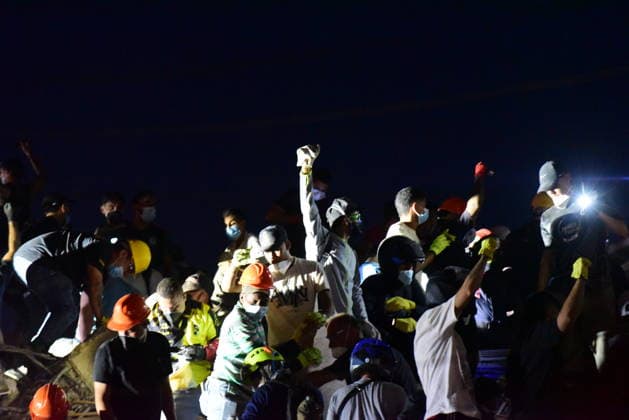 132 killed, 570 injured as magnitude 7.4 earthquake strikes Colombia CALI, COLOMBIA - AUGUST 10: Citizens and emergency response teams continue working to save lives and find the bodies of those who remain missing after a powerful earthquake struck Colombia, killing at least 18 people and causing widespread damage in Cali, Colombia, on August 10, 2026. According to the latest official report, the magnitude 7.4 earthquake has so far left 132 people dead and 570 injured nationwide, in addition to 1,575 homes affected and 61 buildings collapsed. In Cali, authorities have reported 188 people missing, while search and rescue operations continue in different parts of the city. Edwin Rodriguez Pipicano Anadolu Cali Colombia. Editorial use only. Copyright: x2026xAnadoluxEdwinxRodriguezxPipicanox